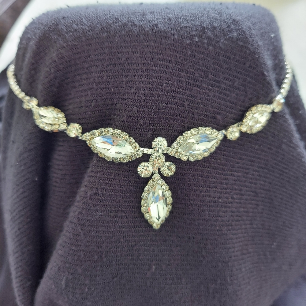 Y-neck Crytsal Necklace